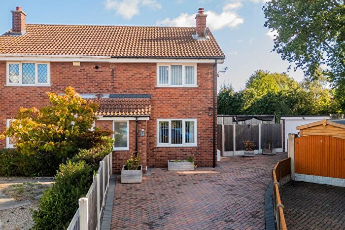 3 Bedroom Semi-detached House For Sale In Carr Close, Hemingbrough, Selby, YO8