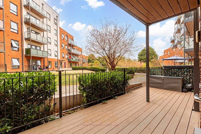 1 Bedroom Flat For Sale In West Green Drive, Crawley, RH11