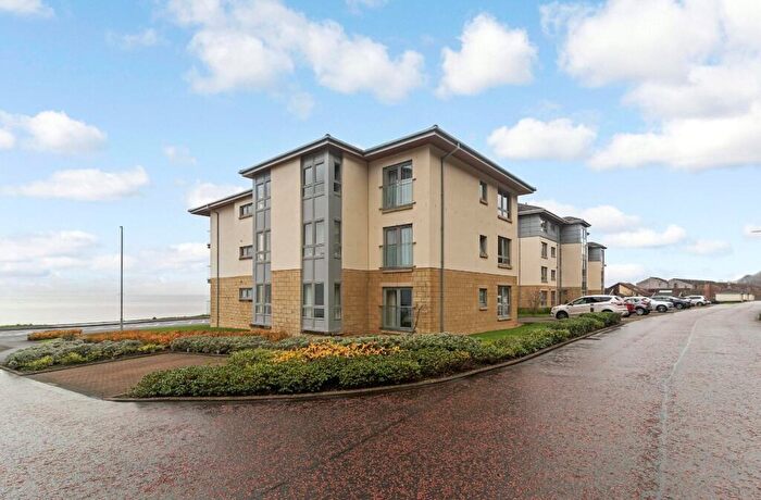 2 Bedroom Flat For Sale In Cloch Road, Gourock, Inverclyde, PA19