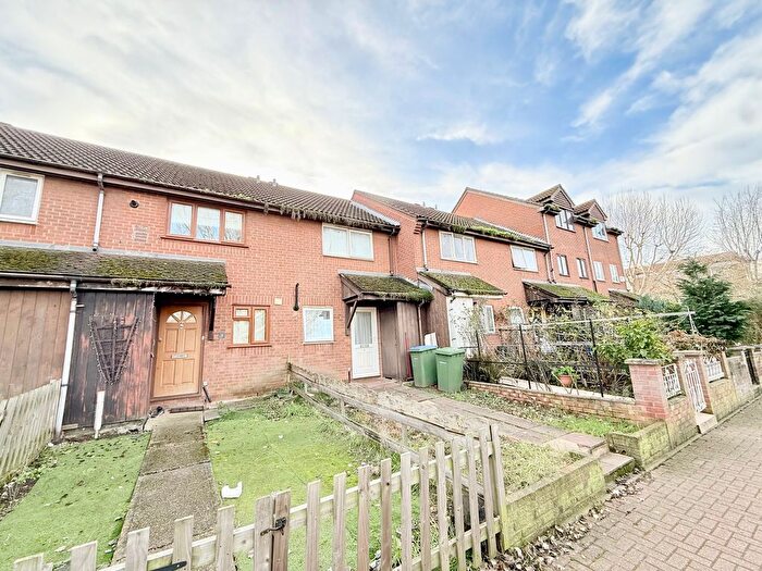 2 Bedroom Terraced House For Sale In Gadwall Way, Thamesmead, SE28