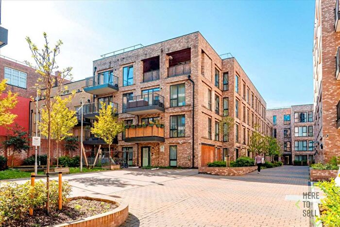 2 Bedroom Flat To Rent In Bloom House, Alameda Place, Bow, E3