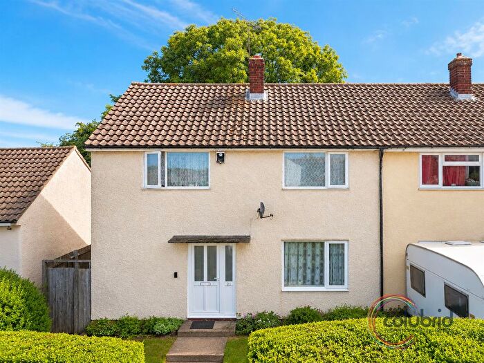 4 Bedroom Semi-Detached House For Sale In Hudsons Close, Stanford-Le-Hope, SS17