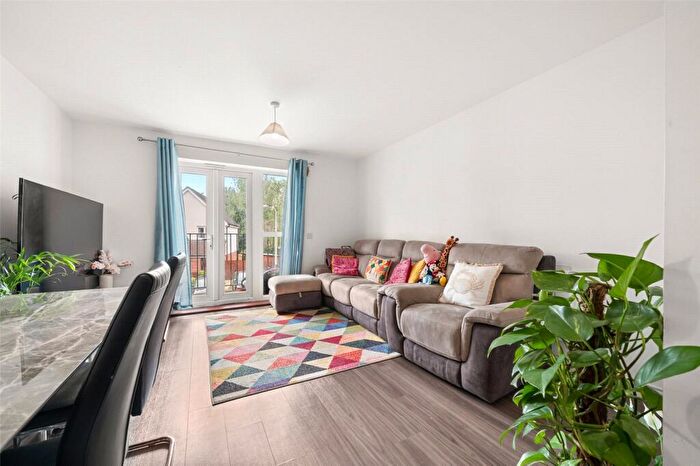 2 Bedroom Apartment To Rent In Outfield Crescent, Wokingham, Berkshire, RG40