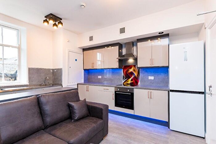 4 Bedroom Flat To Rent In Leazes Terrace, Newcastle Upon Tyne, NE1