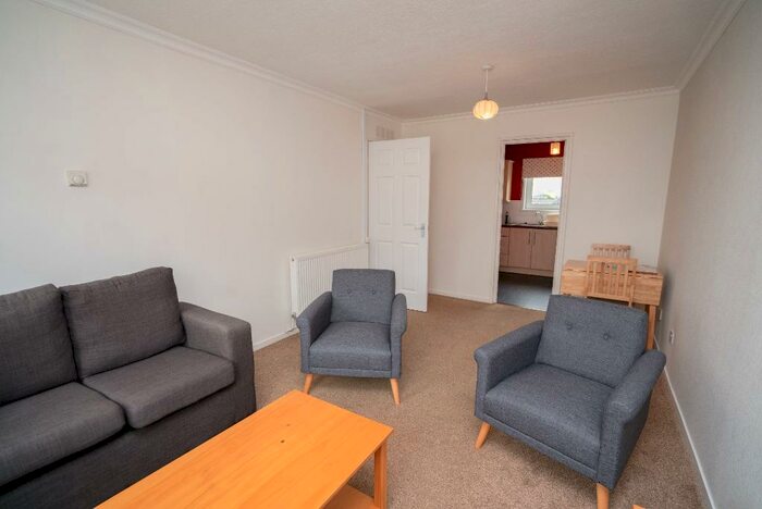 2 Bedroom Flat To Rent In Kings Crescent, City Centre, Aberdeen, AB24