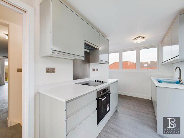 2 Bedroom Apartment To Rent In West Wycombe Road, High Wycombe, HP12