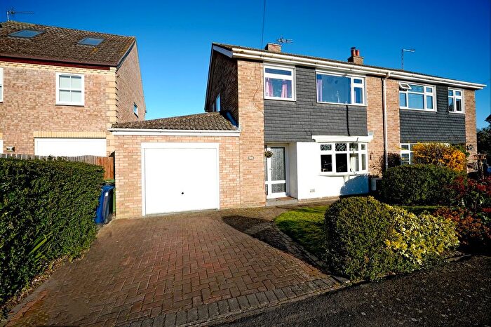 3 Bedroom Semi-Detached House For Sale In Elm Drive, Offord Cluny, St Neots, PE19