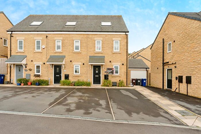 3 Bedroom Town House For Sale In Rowling Hollins, Colne, Lancashire, BB8