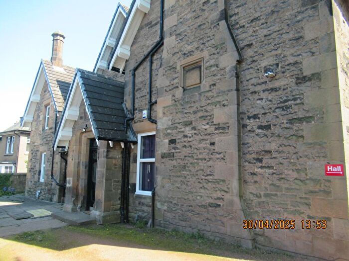 3 Bedroom Semi Detached House To Rent In Kerse Lane, Falkirk, FK1