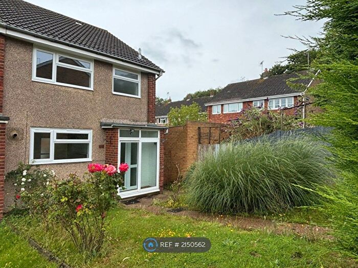 3 Bedroom End Of Terrace House To Rent In Farnham Close, Rainham, Gillingham, ME8