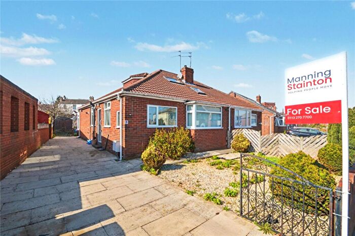 4 Bedroom Bungalow For Sale In Staithe Avenue, Leeds, West Yorkshire, LS10