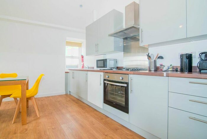 2 Bedroom Flat To Rent In Kew Bridge Road, Brentford, TW8