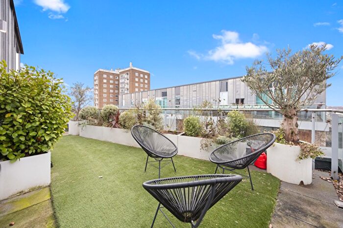 2 Bedroom Flat For Sale In Queens Park Place, Albert Road, NW6