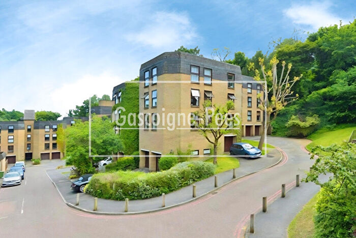 2 Bedroom Flat To Rent In Charterhouse Road, GU7