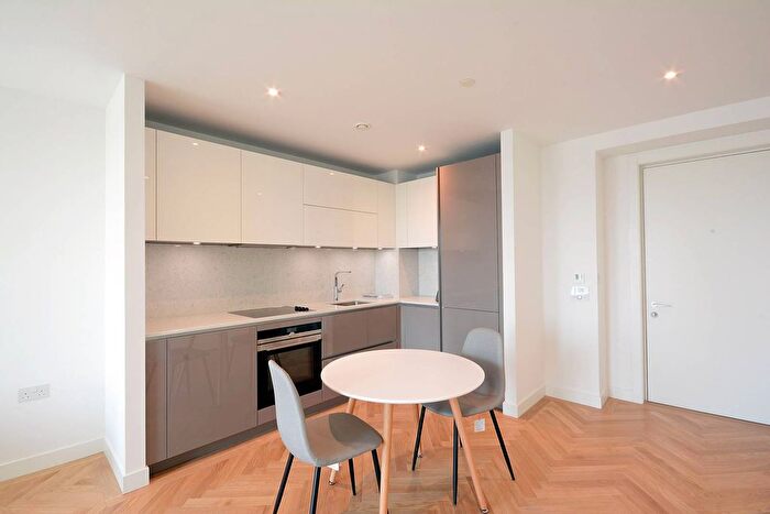 1 Bedroom Flat To Rent In Southwark Bridge Road, Elephant And Castle, London, SE1