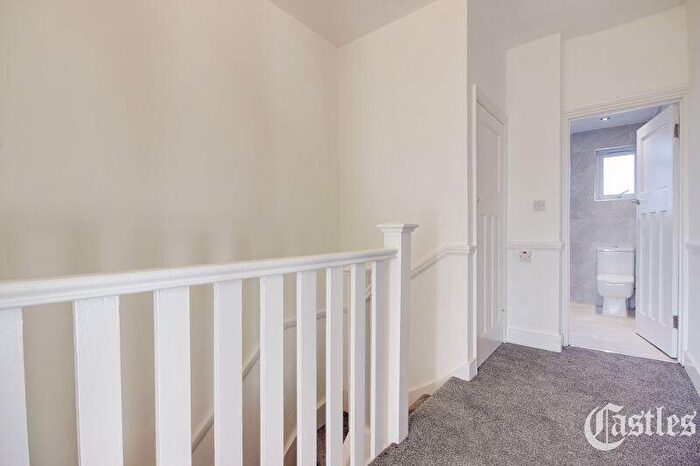 3 Bedroom Terraced House For Sale In North Circular Road, London, N13