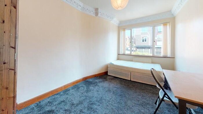 9 Bedroom Terraced House To Rent In Raven Road, Hyde Park, Leeds, LS6