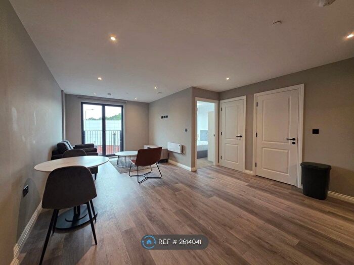 1 Bedroom Flat To Rent In Springwell Gardens, Leeds, LS12