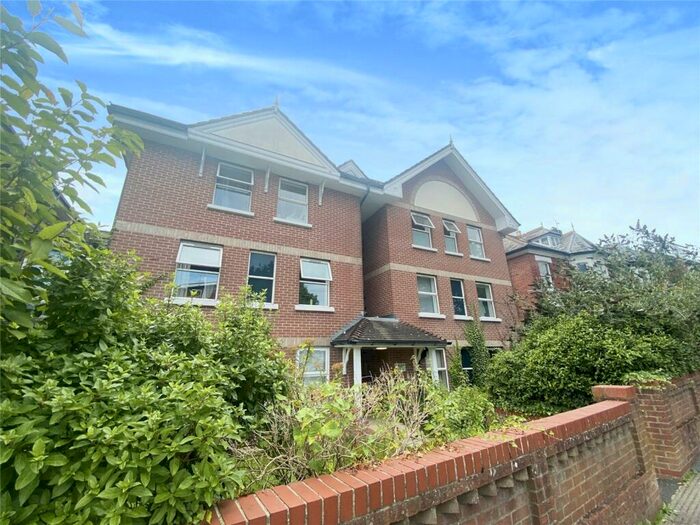 Flat To Rent In Westridge Road, Southampton, Hampshire, SO17