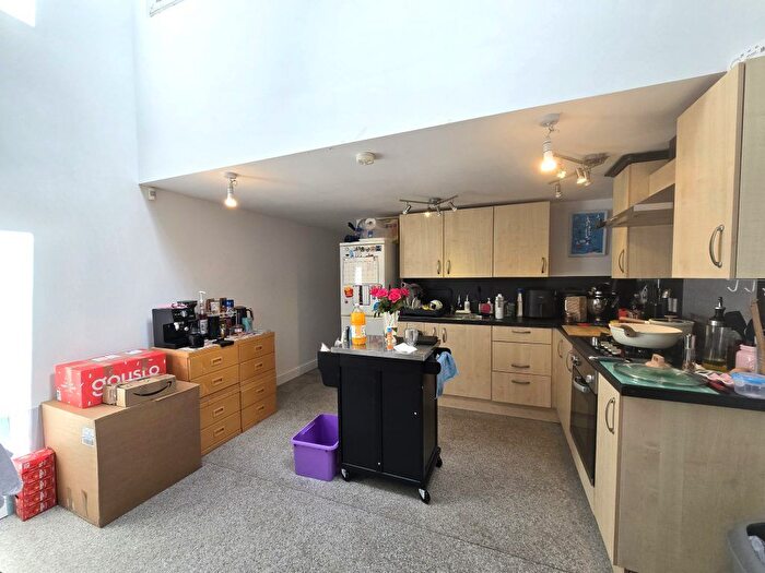 2 Bedroom Flat To Rent In Heaton Road, Heaton, Newcastle Upon Tyne, NE6