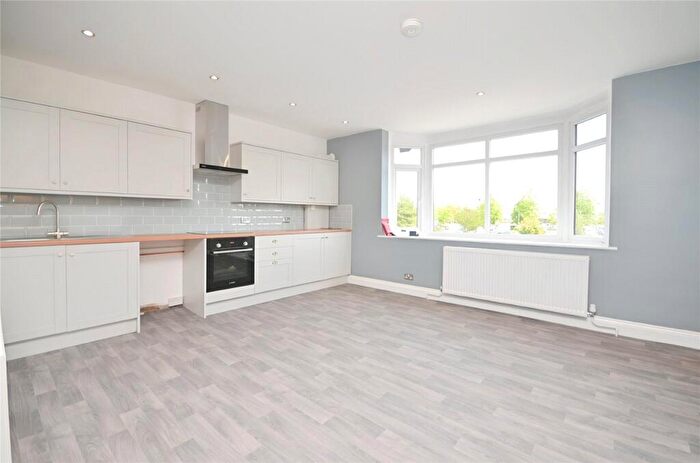3 Bedroom Apartment To Rent In Hornchurch Road, Hornchurch, Essex, RM12