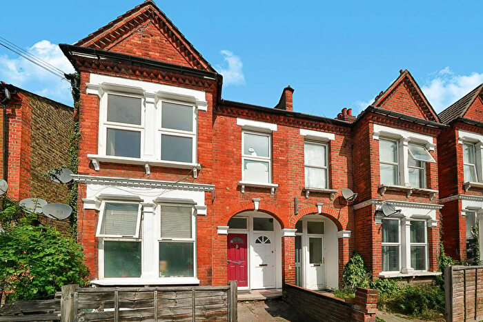 3 Bedroom Maisonette For Sale In Mersham Road, Thornton Heath, CR7