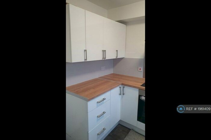 2 Bedroom Flat To Rent In Waldeck Road, Luton, LU3