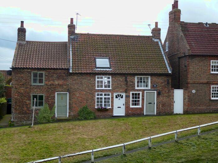 2 Bedroom Cottage For Sale In High Street, Stillington, York, YO61