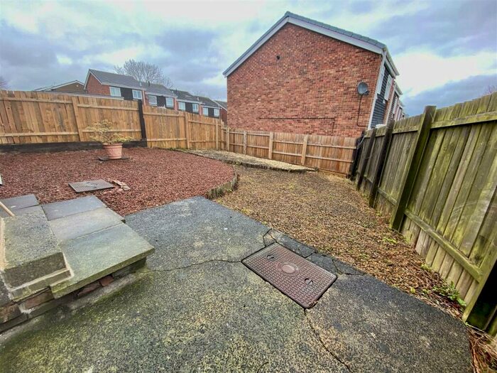 2 Bedroom Apartment To Rent In Kingsway, Sunniside, Newcastle Upon Tyne, NE16