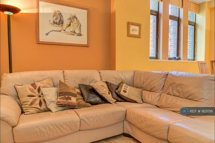 3 Bedroom Flat To Rent In Prescot Street, London, E1