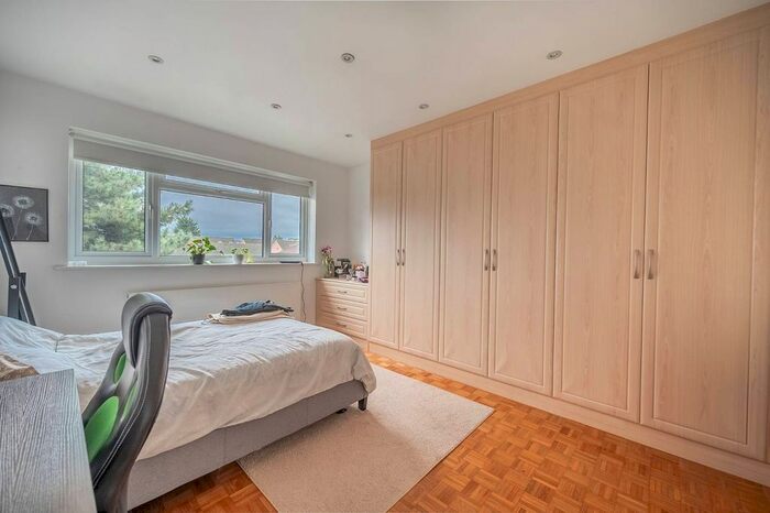 2 Bedroom Flat To Rent In Albemarle Park, Stanmore, HA7