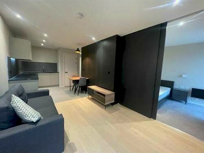 1 Bedroom Apartment To Rent In City Gardens, Castlefield, M15