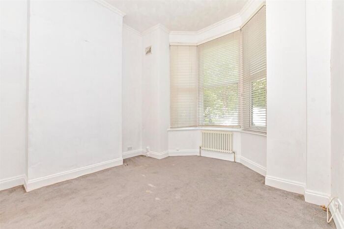 2 Bedroom Flat For Sale In Waverley Road, Southsea, Hampshire, PO5