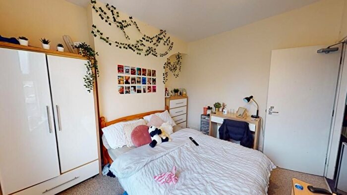 4 Bedroom Semi-Detached House To Rent In Woodborough Road, Nottingham, NG3