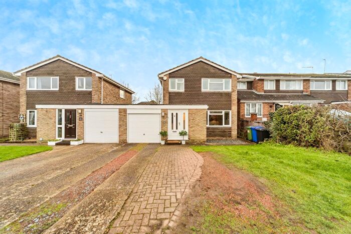 3 Bedroom Semi Detached House For Sale In Glebe Road, Deanshanger, Milton Keynes, MK19