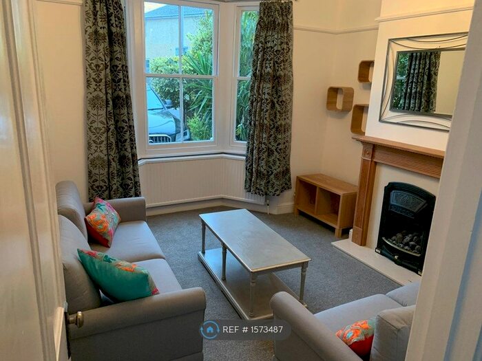 2 Bedroom Semi-Detached House To Rent In Grove Lane, Kingston Upon Thames, KT1