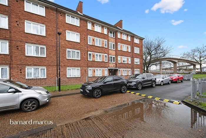 2 Bedroom Flat For Sale In Swift Road, Feltham, TW13