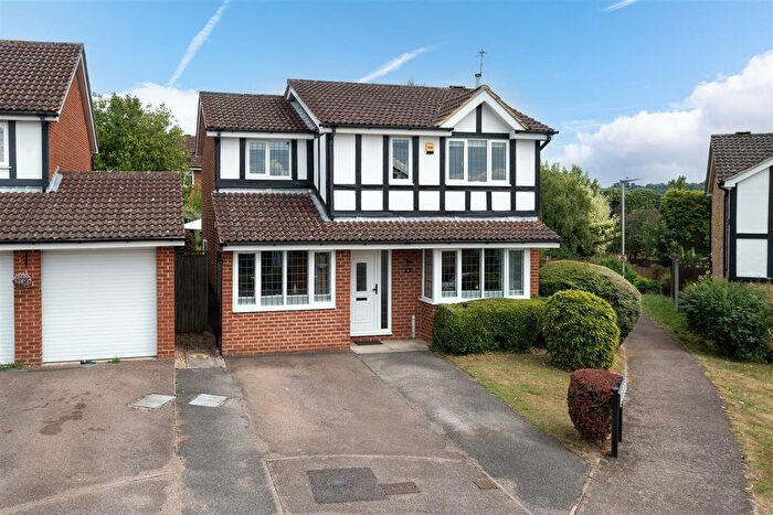 4 Bedroom Detached House For Sale In Primrose Close, Chaulden Vale, Hemel Hempstead, Hertfordshire, HP1