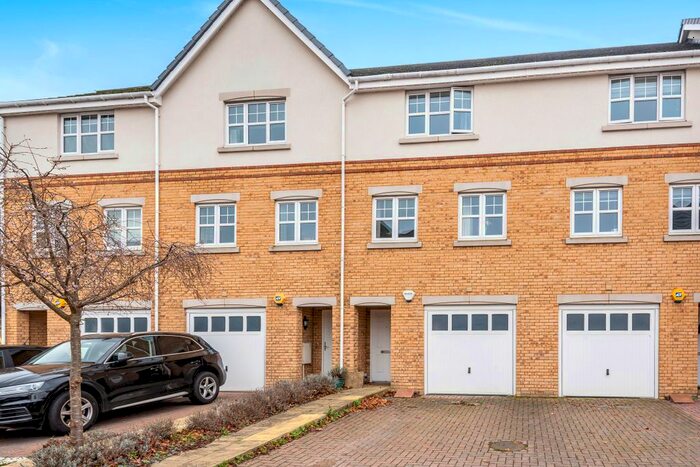 4 Bedroom Town House To Rent In Kingsquarter, Maidenhead, SL6