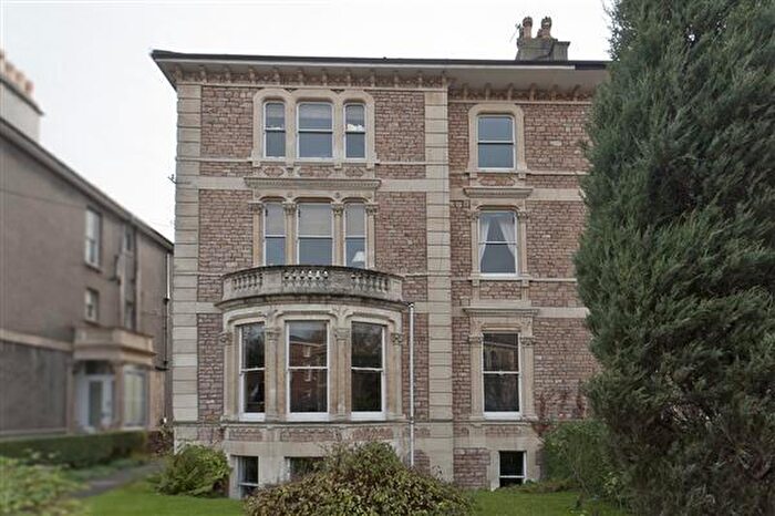 4 Bedroom Apartment To Rent In Hall Floor Flat, Osborne Road, Clifton, BS8