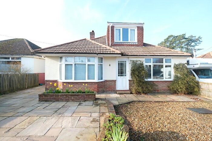 3 Bedroom Detached Bungalow For Sale In Wellington Close, Dibden Purlieu, Southampton, SO45