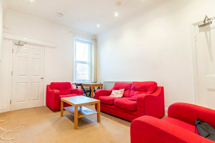 3 Bedroom Apartment To Rent In Bayswater Road Jesmond, NE2