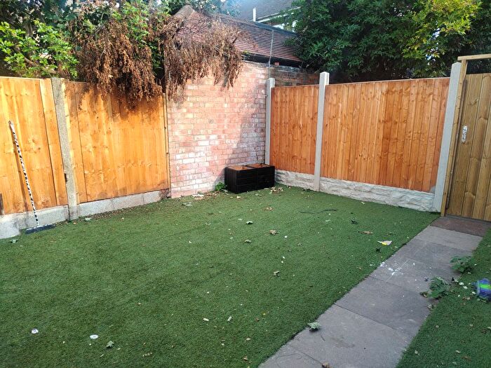 2 Bedroom Flat To Rent In Sheaf Lane, Sheldon, Birmingham, B26