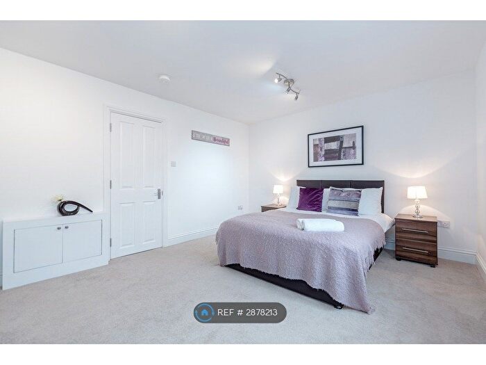 3 Bedroom Flat To Rent In Royal Lane Royal, West Drayton, UB7