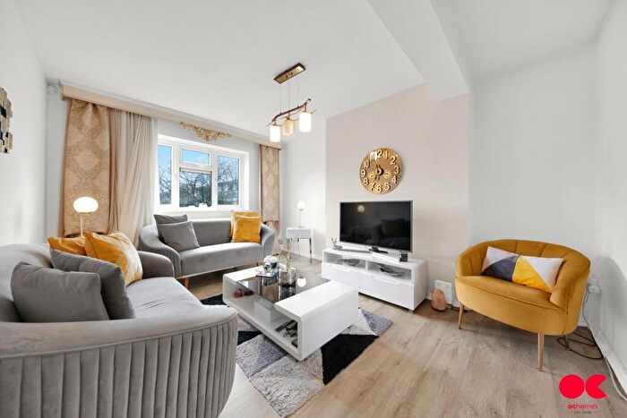 1 Bedroom Flat For Sale In Bell Avenue, Romford, RM3