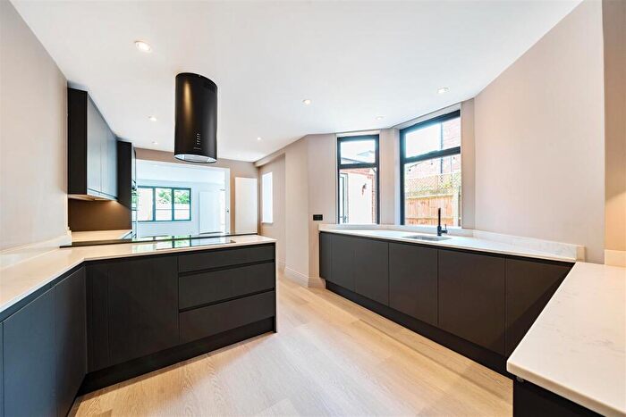 2 Bedroom Flat For Sale In Harlesden Gardens, London, NW10