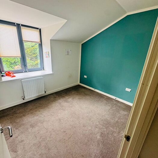 4 Bedroom Terraced House For Sale In Isambard Road, UB2