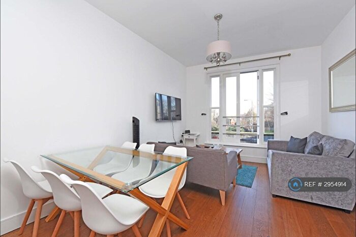 3 Bedroom Flat To Rent In Falcon Road, London, SW11