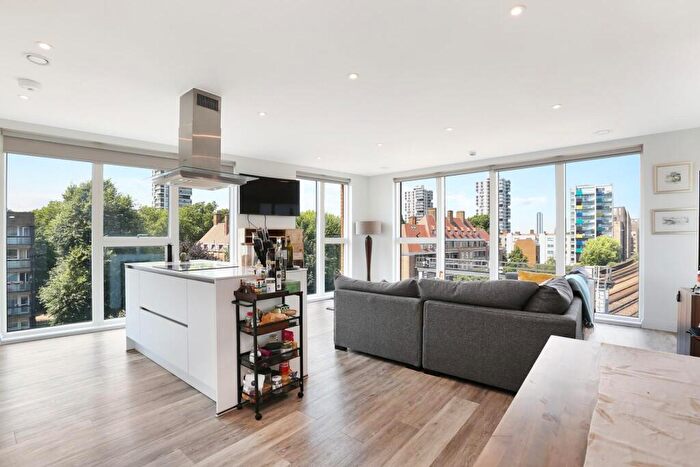 2 Bedroom Apartment For Sale In Scena Way, London, SE5