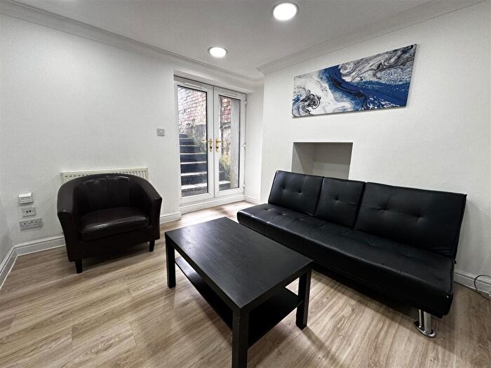 4 Bedroom Apartment To Rent In Cathays Terrace, Cardiff, CF24